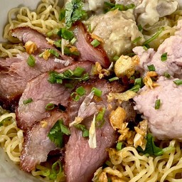 บะหมี่เกี๊ยวหมูแดงหมูเด้ง