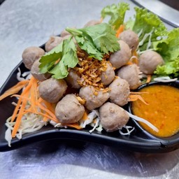 ลูกชิ้นลวกจิ้ม