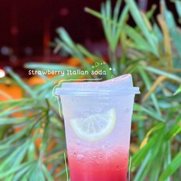 สตอเบอรี่อิตาเลี่ยนโซดา