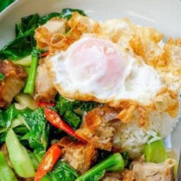 ข้าวแขนงหมูกรอบ+ไข่ดาว