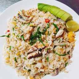 ข้าวผัดปลาทูชะอม