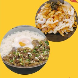 ยากิโซบะหมูหมึกกุ้ง+ข้าวหน้าเนื้อไข่ออนเซ็น