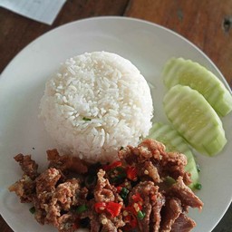 เนื้อทอดน้ำปลาราดข้าว