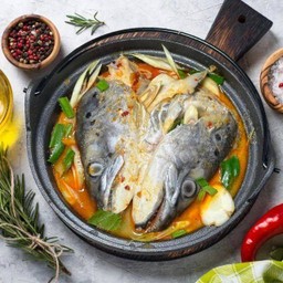 ต้มยำหัวปลา แซลมอน