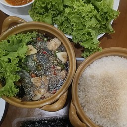 ข้าวกุ้งดองชุด พร้อม ผักสลัด ยำสาหร่าย