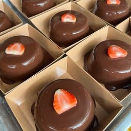 Feung Fu Bakery (เฟื่องฟู เบเกอรี่) ขนม เค้ก ข้างท๊อป ทางเข้าวัดทุงเศรษฐี