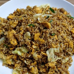 ข้าวผัดกะหล่ำปลีหมูสับใส่ไข่