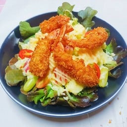 สลัดผลไม้กุ้งทอด