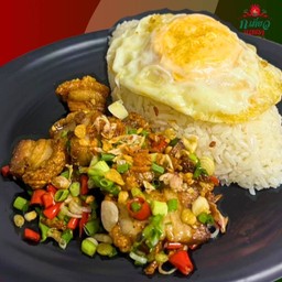 คั่วพริกเกลือหมูกรอบราดข้าว
