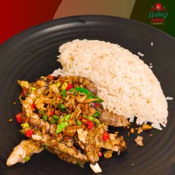 คั่วพริกเกลือกั้งราดข้าว