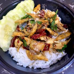 ข้าว ราดกะเพราปลาทู