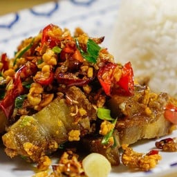 ข้าวหมูกรอบคั่วพริกเกลือ