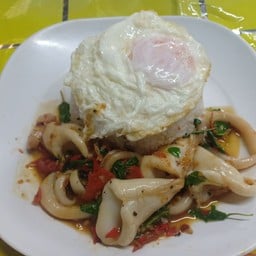 กระเพราปลาหมึก