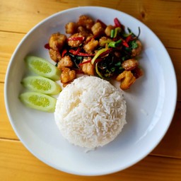 ล้านก๋วยเตี๋ยวเรือริมน้ำ สามแยกปากร่อง