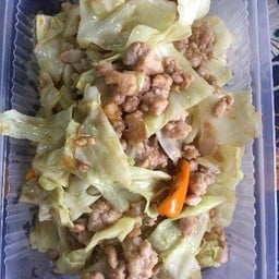 กะหล่ำผัดหมูสับ