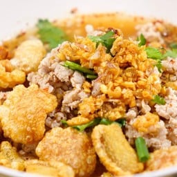 ก๋วยเตี๋ยวหมูสับกากหมูป๊อบ
