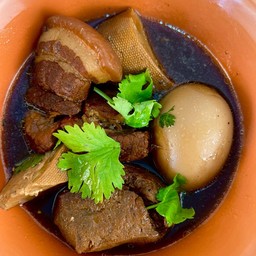 ไข่พะโล้หมูสามชั้น