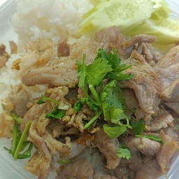 ข้าวหมูกระเทียม