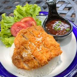 ข้าวไก่กรอบซอสบาบีคิว