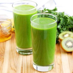 Queen of green No. 3 (Kaleสด organic ลงตัวกับ Kiwi และ lemon)