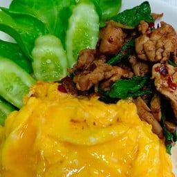 กะเพราพริกแห้งรสเด็ด ครัวแม่ยาย