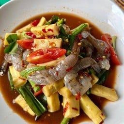 ตำหน่อไม้กุ้งสด