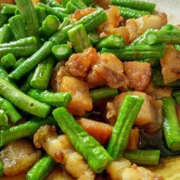 หมูสามชั้นผัดถั่ว กับข้าว