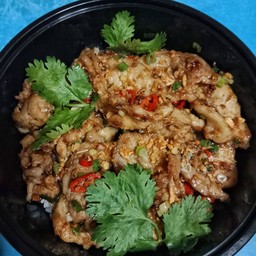 หมูนุ่มผัดพริกเกลือราดข้าว
