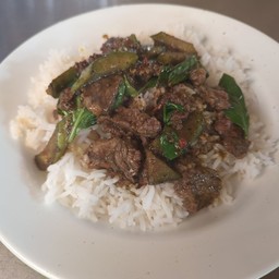 คั่วพริกแกงเขียวหวานเนื้อสด