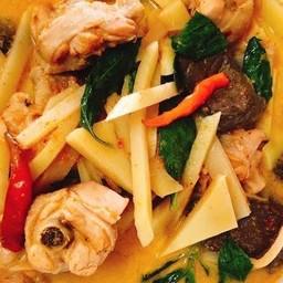 แกงไก่หน่อไม่ (แกงใต้)