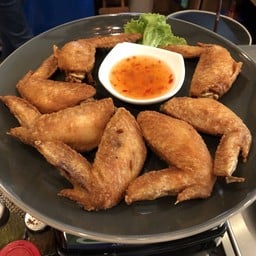 ปีกไก่ทอดเกลือ (Salt-fried chicken wings)