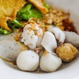 เกี๊ยวปลาสดต้มยำ