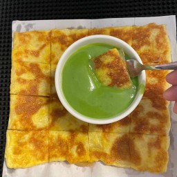 โรตีใส่ไข่ สังขยาใบเตย