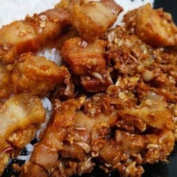 หมูสามชั้นทอดกระเทียม กับข้าว