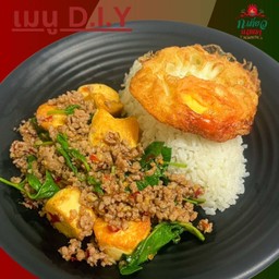 ผัดกะเพราหมูสับ+เต้าหู้ไข่ราดข้าว