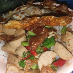 ข้าวกระเพราหมูกรอบ+หมูยอ+ไข่ดาว