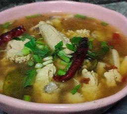 ต้มยำไข่ปลา (ปลาโอปลาทะเลไข่สีแดง)