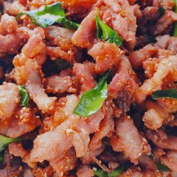 หมูทอดสมุนไพร