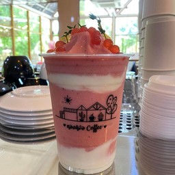 สตรอว์เบอร์รี่สมูทตี้ โยเกิร์ต เย็น