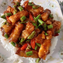 พริกแกงหมูกรอบ