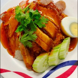 ข้าวหมูแดง หมูกรอบ บะหมี่เกี๊ยวหมุแดง หมูกรอบ(ห้างไทยแลนด์เบส)