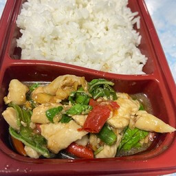 กระเพราไก่ชิ้น
