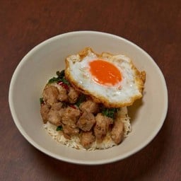 ข้าวราดหมูคุโรบุตะผัดกระเพราะไข่ดาวฟู