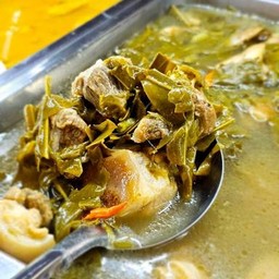 ต้มขาหมูใบชะมวง