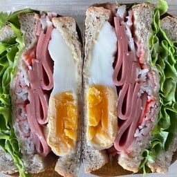 แซนวิชโบโลน่า ปูอัด ไข่ดาว