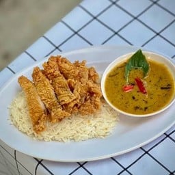 ข้าวมันไก่ทอดซอสเขียวหวาน