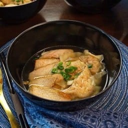 เกี้ยวกุ้งเกี้ยวปลาน้ำหมูเเดง