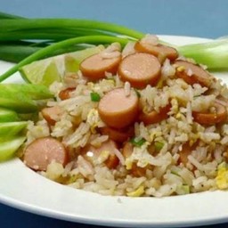 ข้าวผัดไส้กรอก (ข้าวผัด)