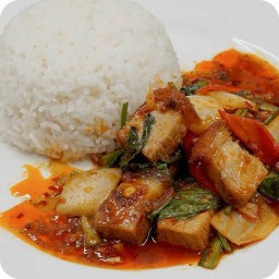 ข้าวผัดพริกเผาหมูตุ๋น