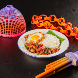 ข้าวกะเพราไข่ดาว